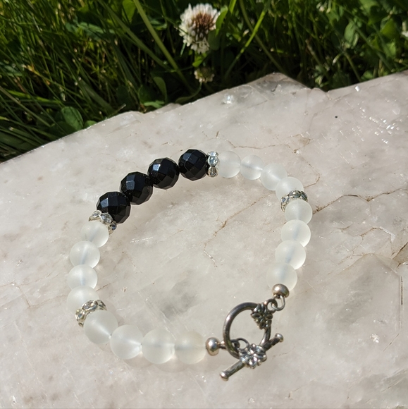 Handmade Faceted Black Onyx and Frosted Quartz Bracelet - Size 7" - Picture 7 of 8